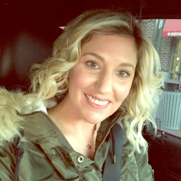 Meet your Posher, Ali - Picture 1 of 1